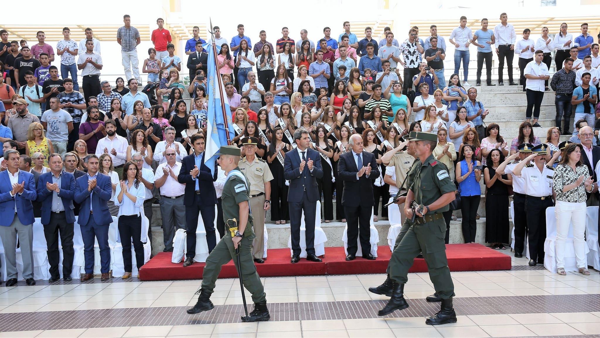 El vicegobernador presente en la ceremonia de relevo de la Guardia de Honor de la Bandera Ciudadana e inicio  del XIII Cruce de los Andes.