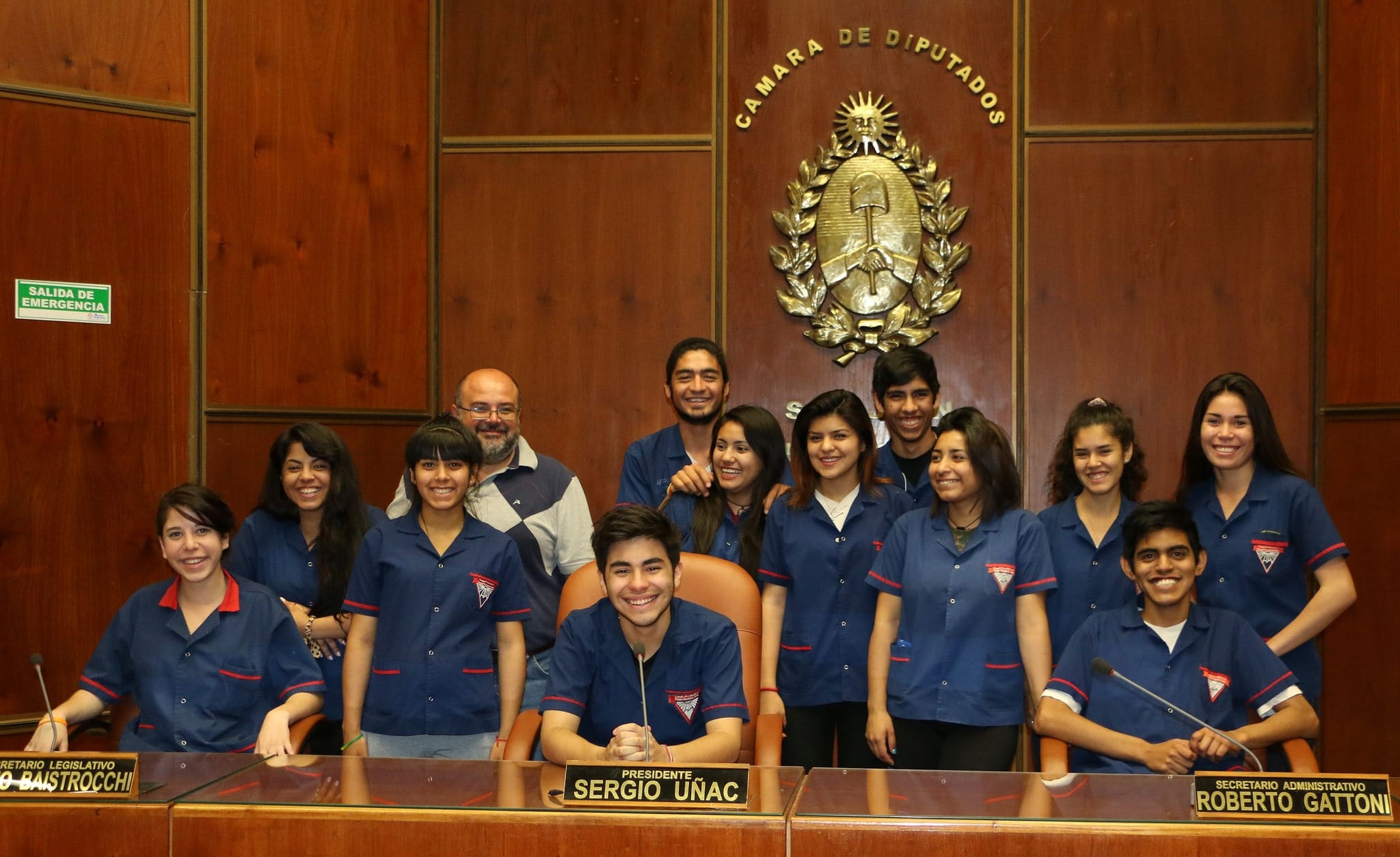 Alumnos y docentes del colegio Provincial Parque Rivadavia Norte presentes en la Legislatura. 