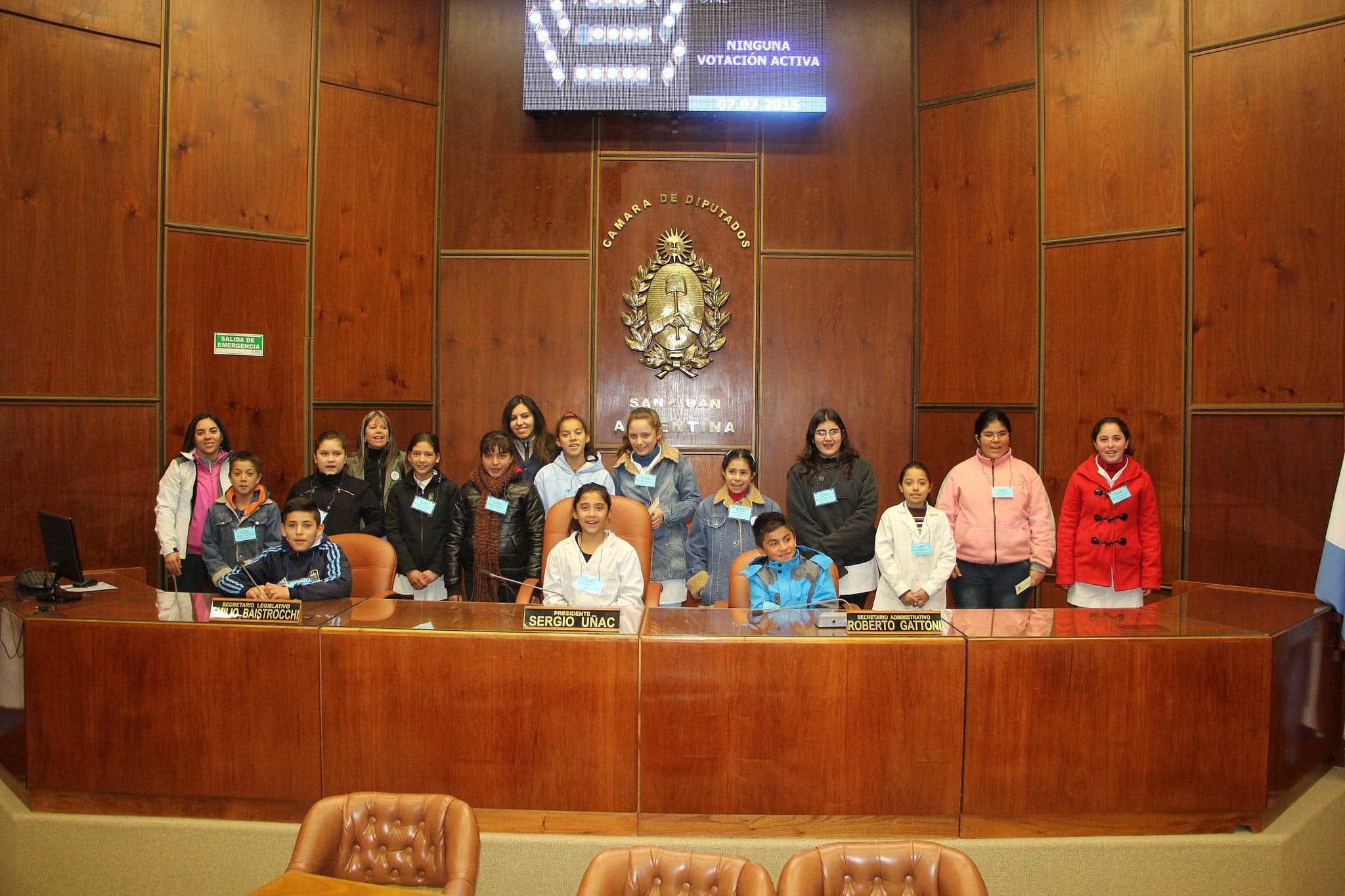 Integrantes del C.A.I. de la escuela "Roque Sáenz Peña" visitó la Legislatura. 