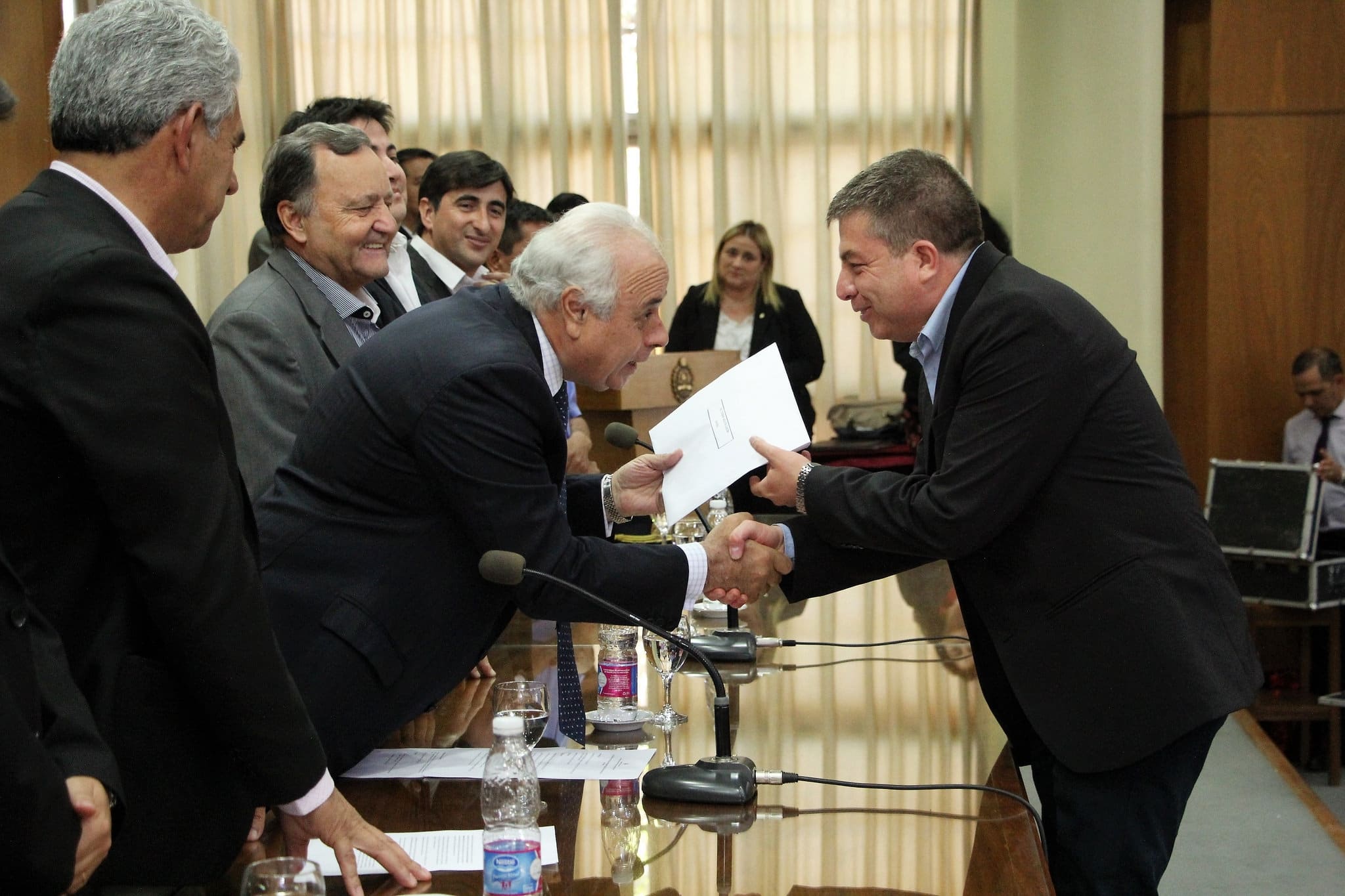 El vicegobernador Marcelo Lima en la entrega de certificados del Programa Provincial de Prevención de Incendios. 