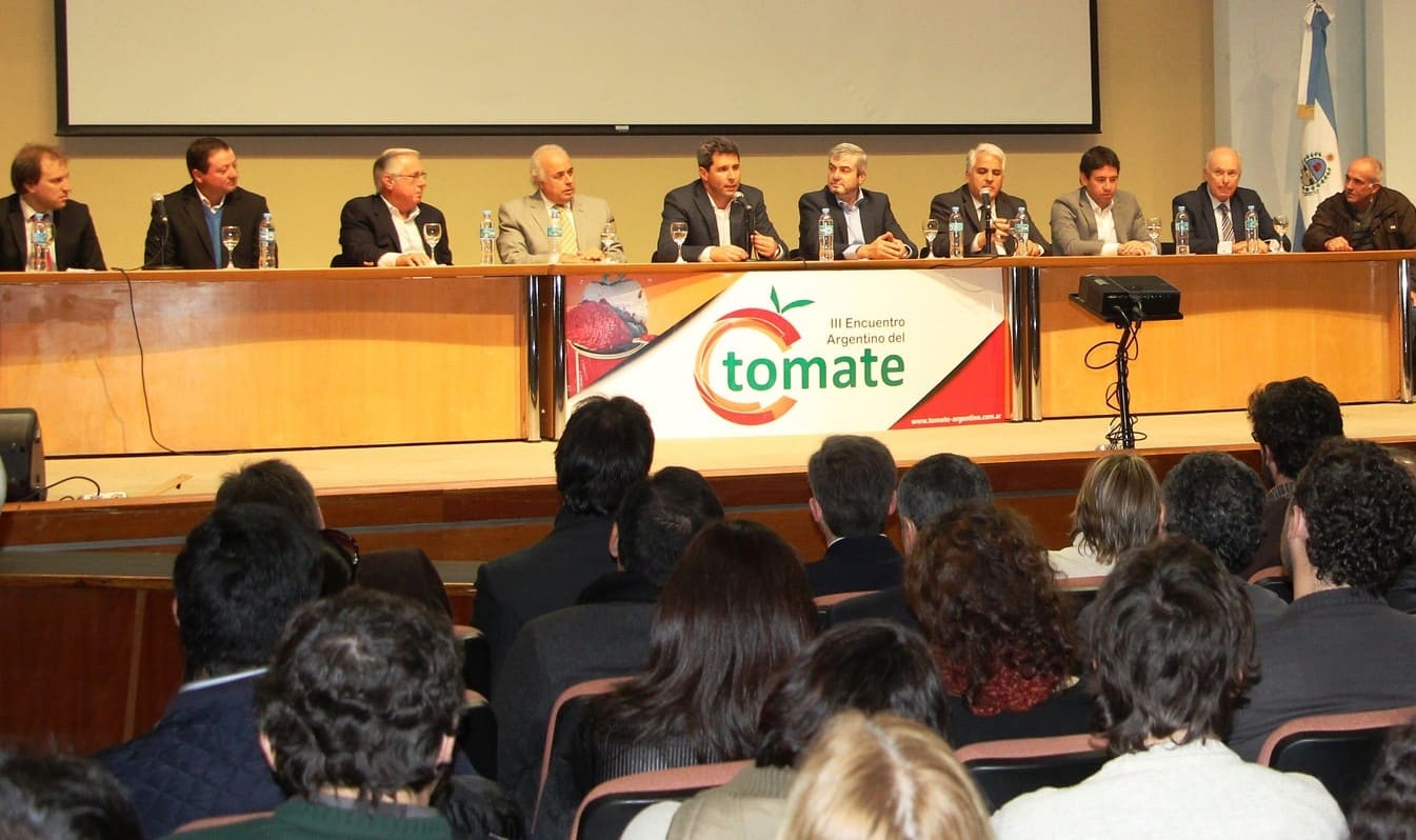 El vicegobernador presente en el acto de apertura del III Encuentro Argentino del Tomate. 