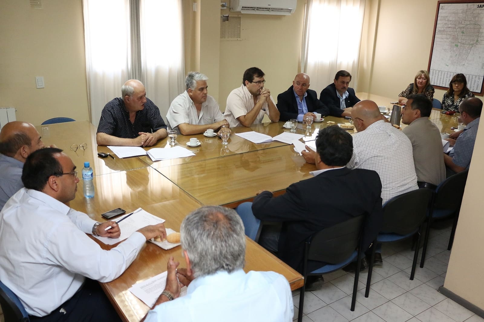 El ministro de Producción, Marcelo Alós junto al secretario de Agricultura, Ganadería y Agroindustria, Andrés Díaz Cano asistieron a la Cámara de Diputados para informar ante las comisiones.