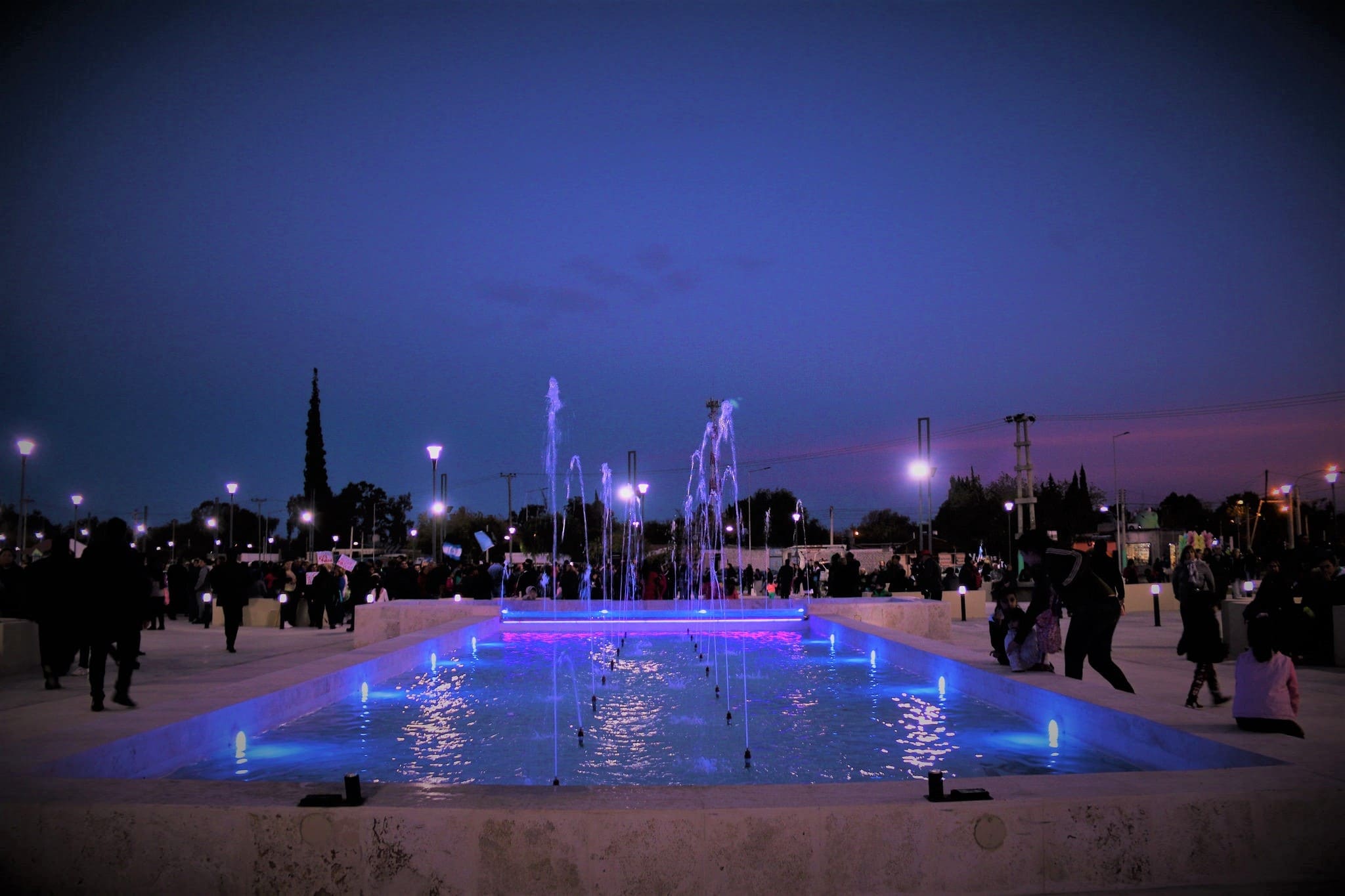 La fuente principal situada en la esquina Noroeste del Parque de Rivadavia. 