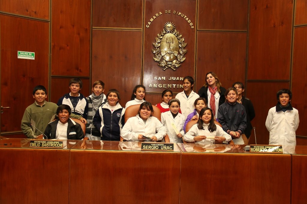 Alumnos de la Escuela Los Manantiales, de Caucete visitaron la Legislatura