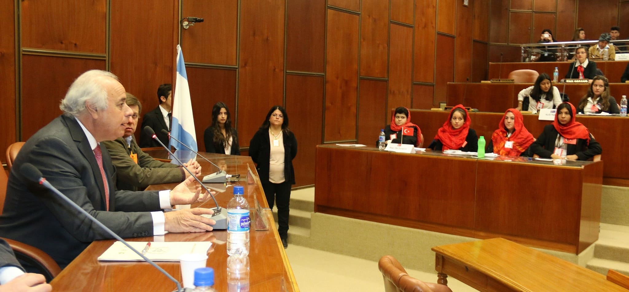 El vicegobernador Marcelo Lima saludó a los jóvenes del Modelo de Naciones Unidas del colegio "Merceditas de San Martín". 