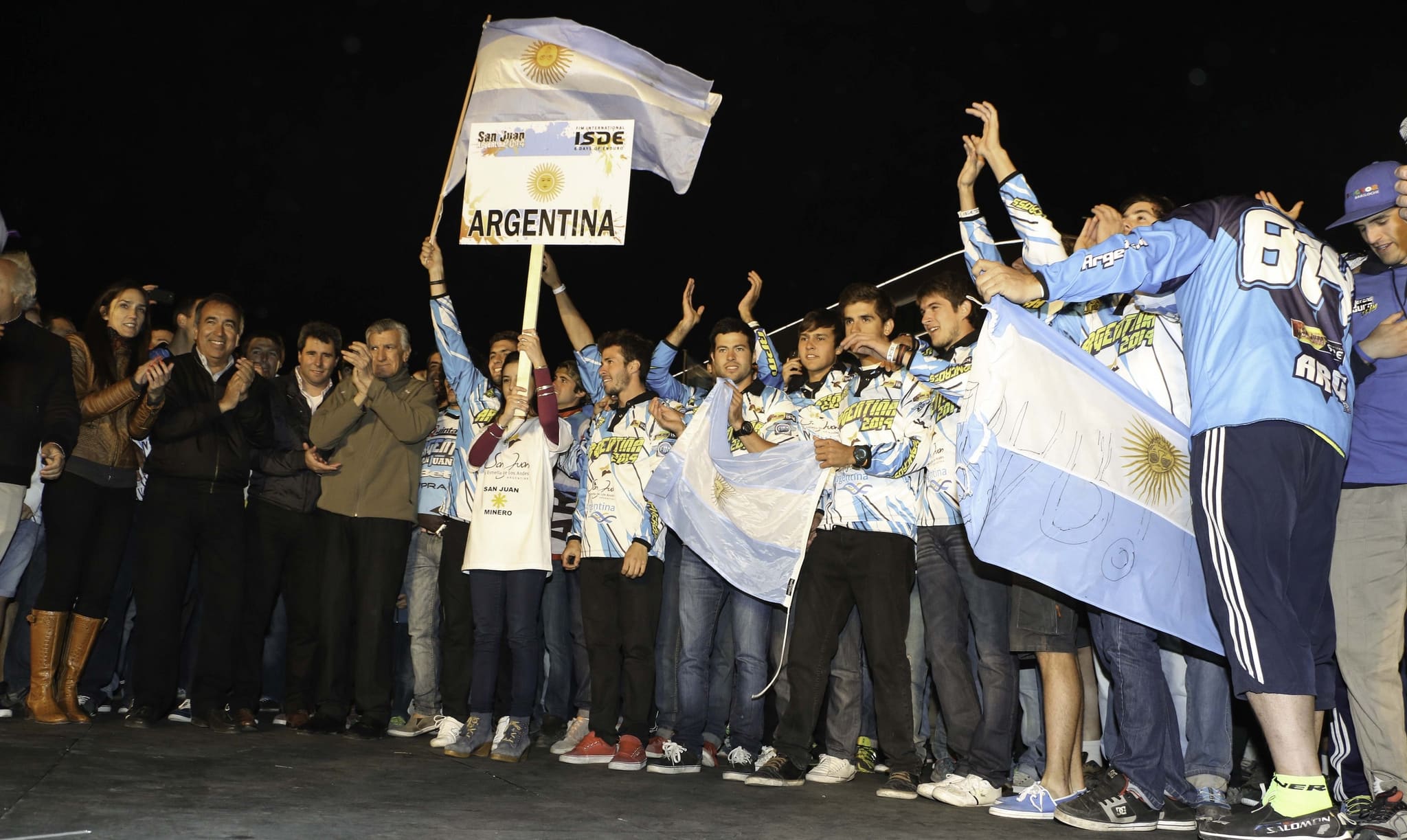 Autoridades provinciales junto a la Selección Argentina.