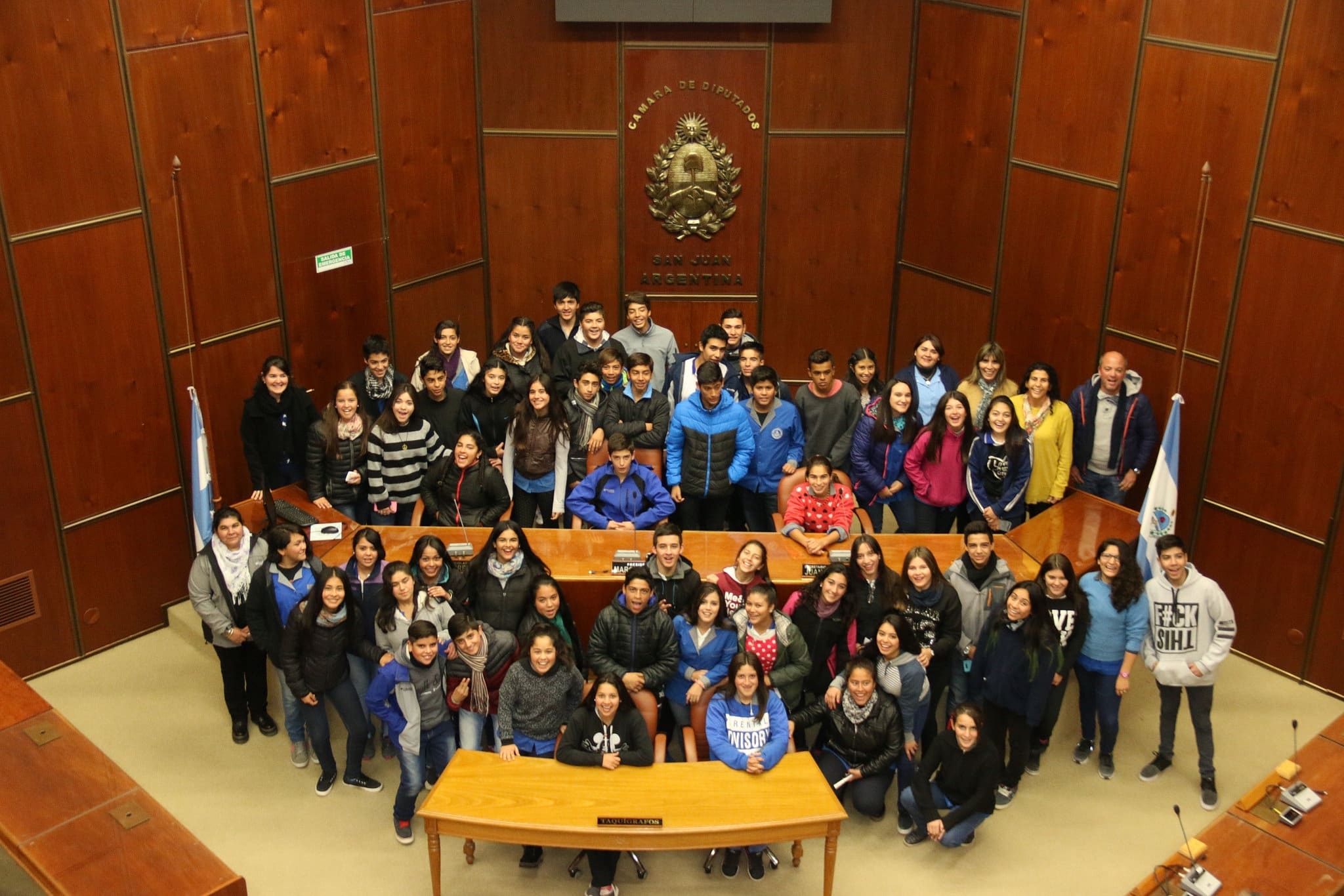 Alumnos y docentes del colegio Parroquial San Juan Bosco en la Cámara de Diputados. 