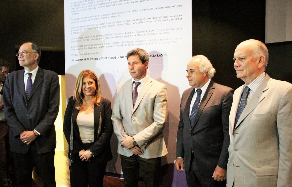 El representante de la ONU, René Valdez; la senadora nacional Marina Riofrío; el gobernador Sergio Uñac; el vicegobernador Marcelo Lima y el presidente de la Corte de Justicia, Humberto Medina Palá