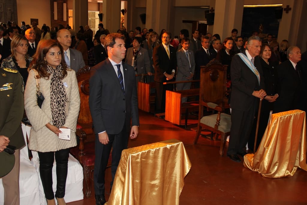 El Dr. Sergio Uñac junto al gobernador en el Tedeum desarrollado en la catedral sanjuanina.