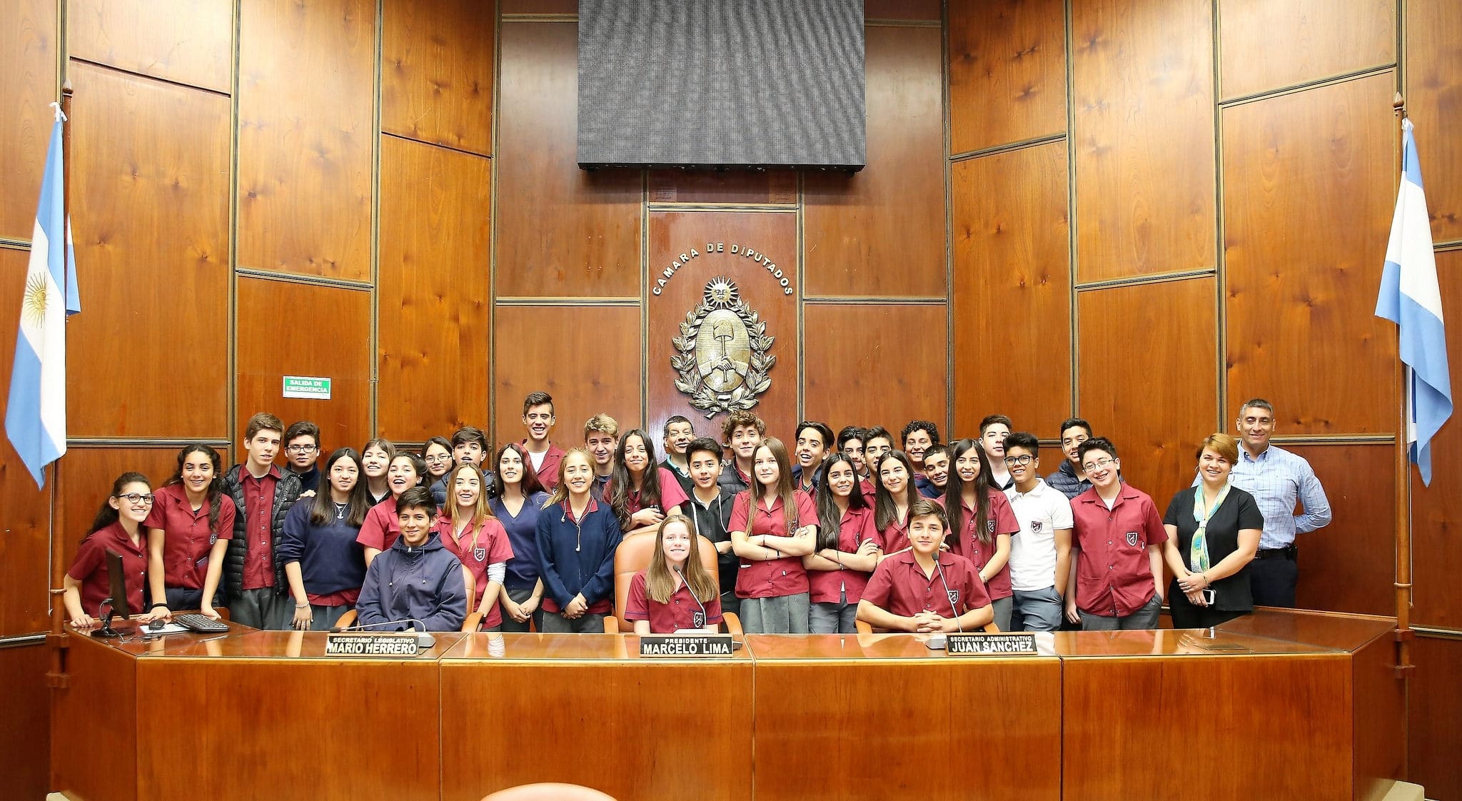 Alumnos y docentes del colegio Santo Domingo visitaron la Cámara de Diputados. 