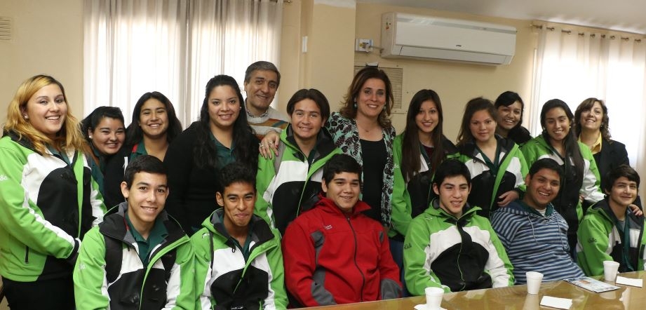 Alumnos y docentes de la escuela España, Pocito, visitó la Legislatura. 