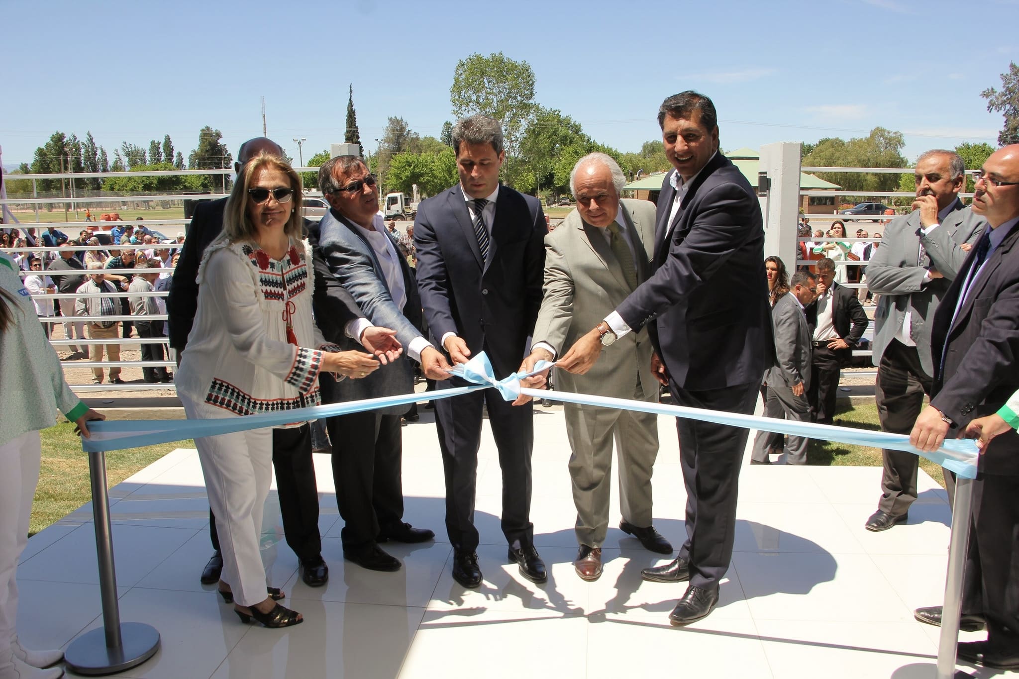 El vicegobernador Marcelo Lima en la inauguración del Centro YPF Directo.