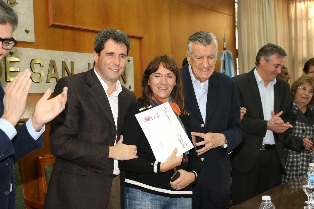 El gobernador José Luis Gioja y el vicegobernador Sergio Uñac en la entrega de premios por el Día del Periodista.