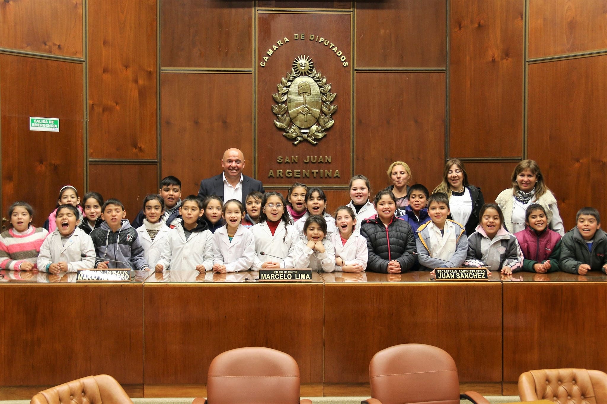 La escuela "Marcelino Guardiola" presente en la Cámara de Diputados junto al diputado Pablo García Nieto. 