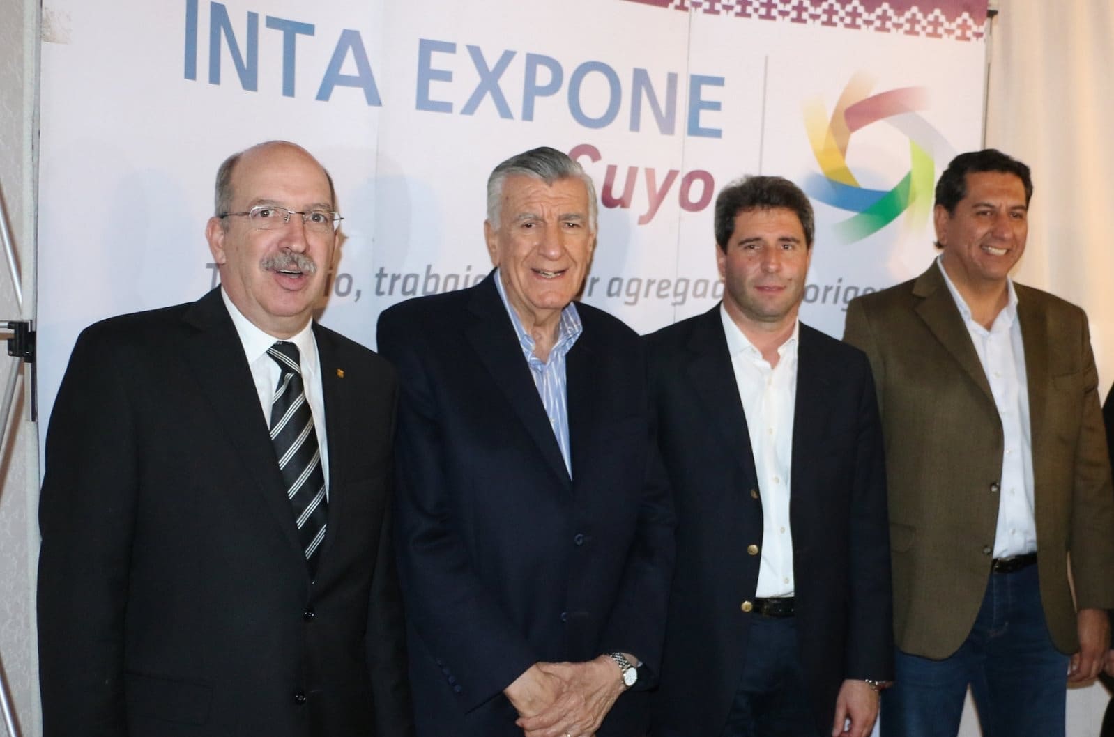 El Dr. Sergio Uñac, el gobernador José Luis Gioja, el intendente Aballay y el presidente del INTA, Francisco Anglesio, presidieron la presentación del INTA Expone Cuyo 2015.