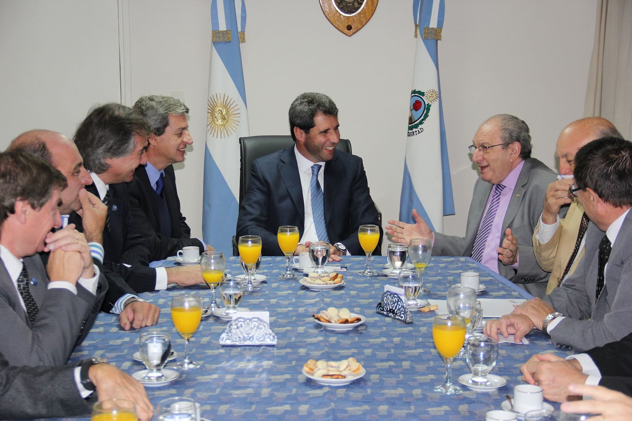 El Dr. Sergio Uñac, junto al secretario Administrativo Roberto Gattoni, se reunió con representantes de CAME y FIRA.