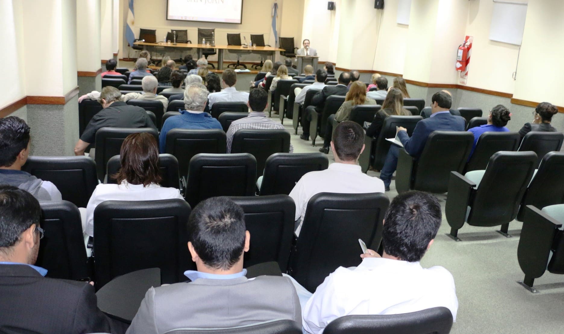 El secretario Legislativo, Mario Herrero, realizó la presentación de la presentación de la reunión informativa de la Secretaría Legislativa. 