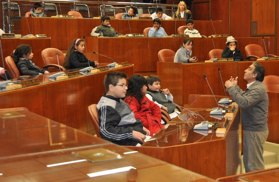 Alumnos de Pocito conocieron el Recinto de Sesiones de la Legislatura provincial.