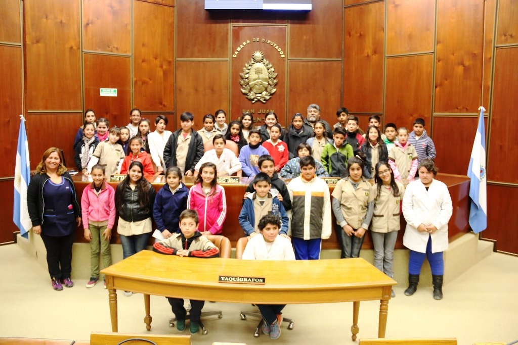 Alumnos de la Escuela José Hernández, de Rawson  visitaron la Legislatura
