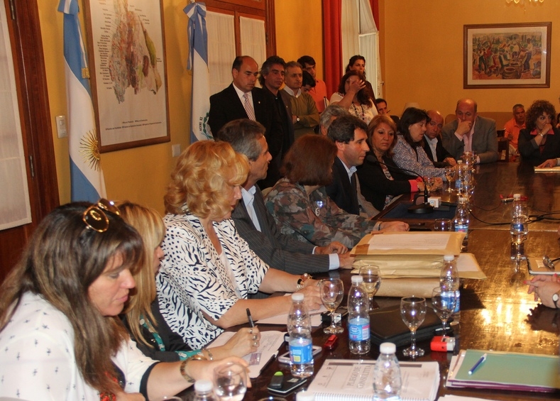 El legislador provincial Pablo García Nieto estuvo presente en la apertura de sobres, acompañando al vicegobernador Sergio Uñac.