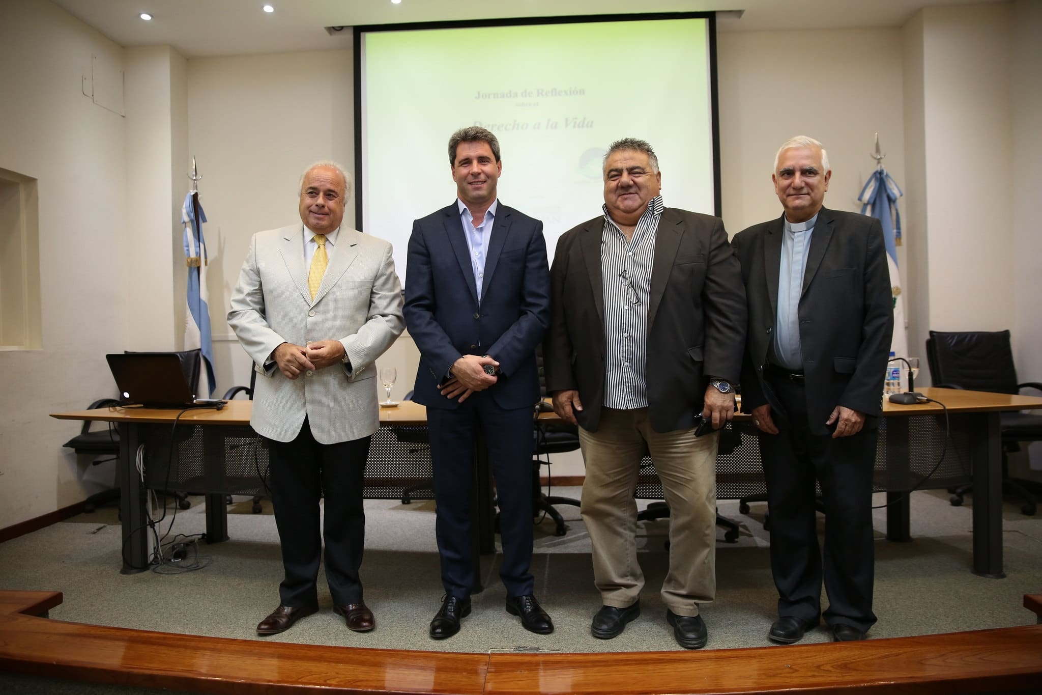 El vicegobernador Marcelo Lima junto al gobernador Sergio Uñac, el arzobispo de San Juan de Cuyo, monseñor Jorge Lozano y el presidente del Consejo de Pastores Evangélicos de San Juan, pastor Luis Luna, en la apertura de la jornada "Derecho a la Vida". 