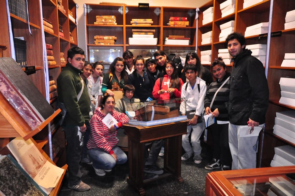 El grupo del C.A.J. recorrió las instalaciones del “Centro de Conservación Documental” perteneciente a la Legislatura de San Juan.