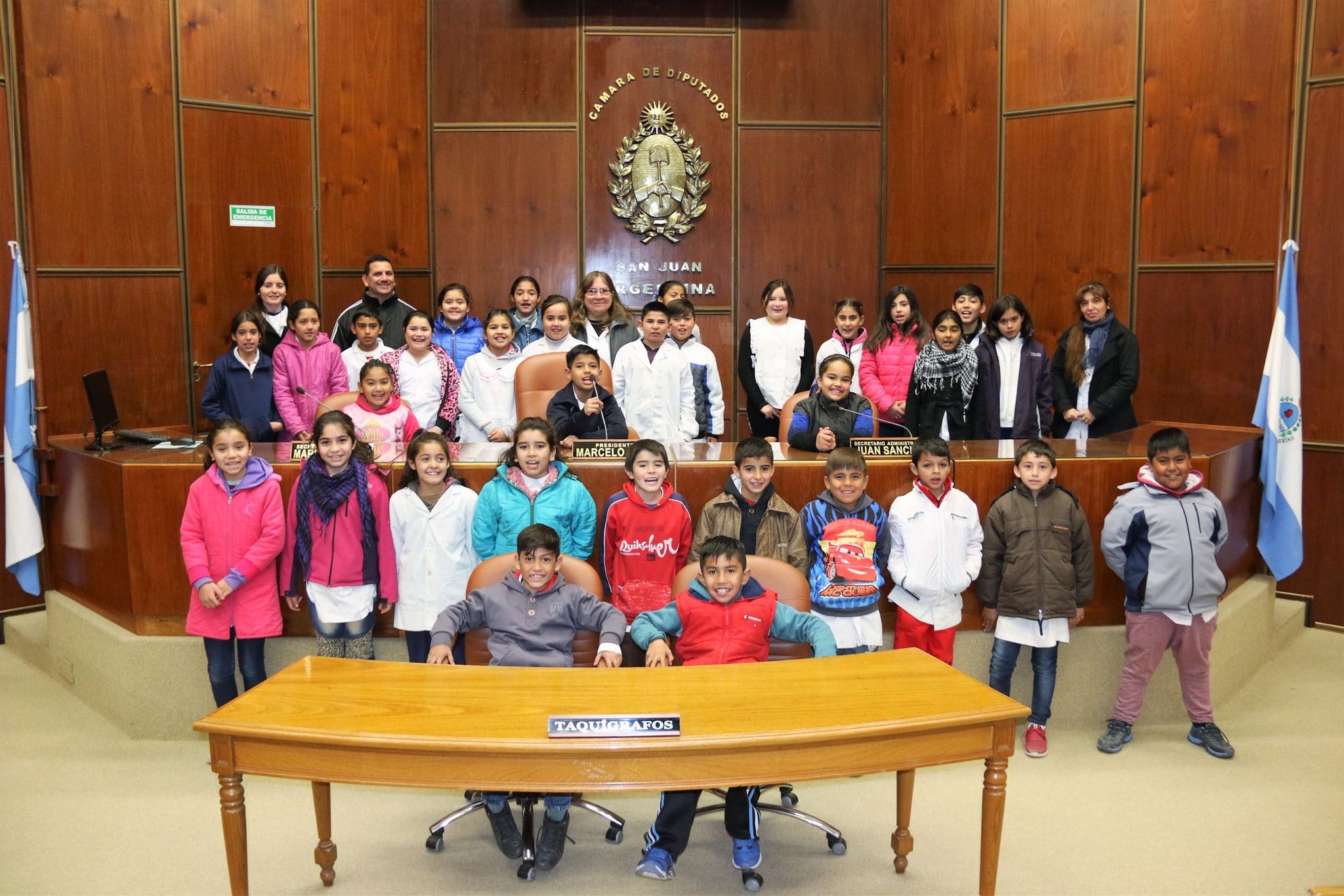 Alumnos de la escuela "Tierra del Fuego" visitaron la Legislatura.