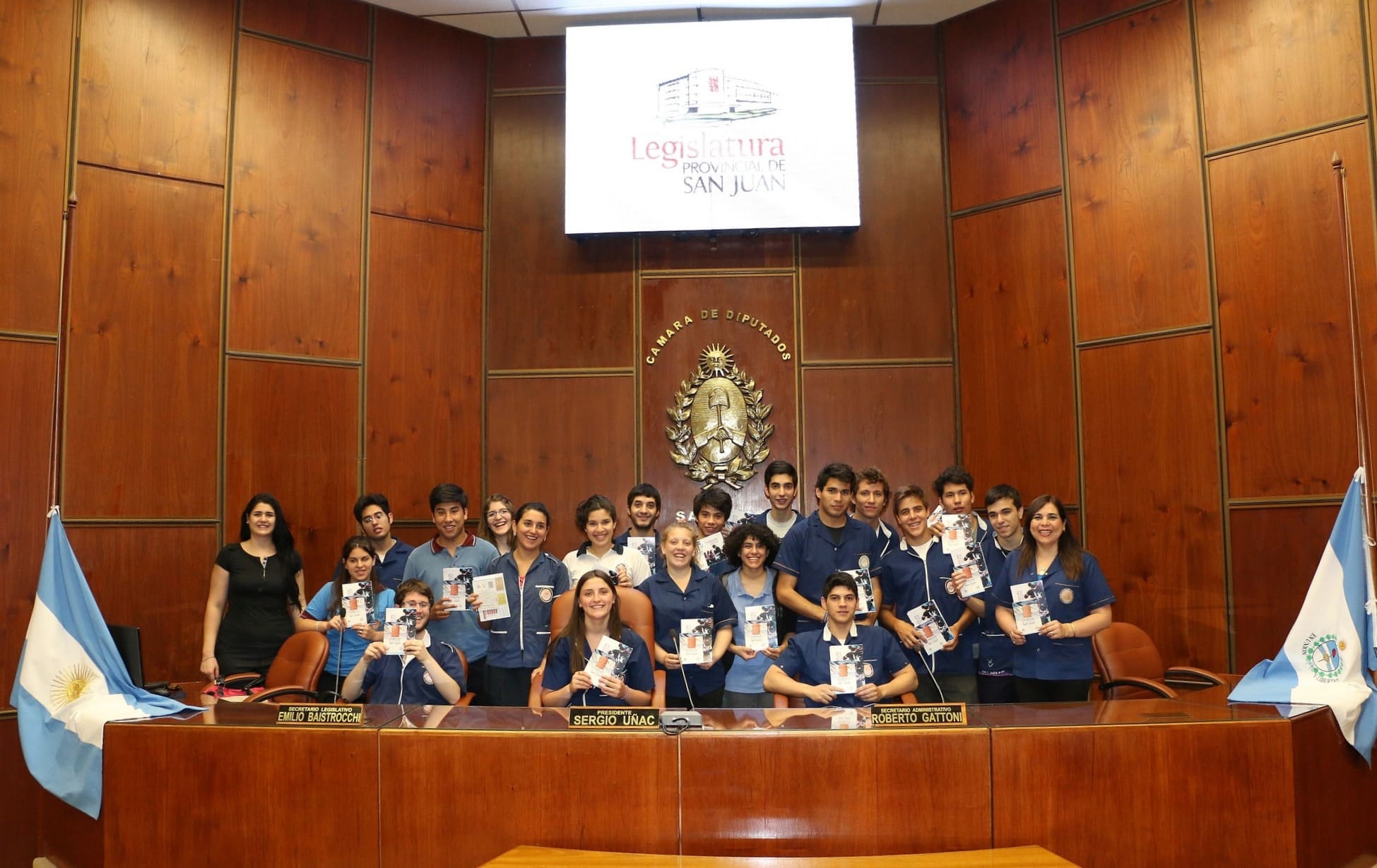 Alumnos del Colegio San Nicolás de Bari conocieron en Recinto de Sesiones.