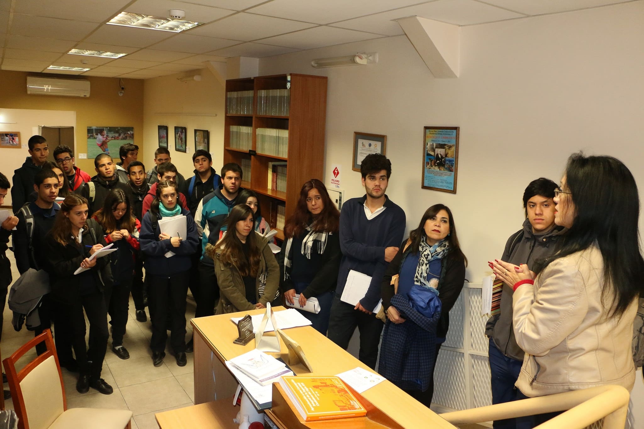 Integrantes del Colegio "San Nicolás de Bari" visitaron el edificio Legislativo. 
