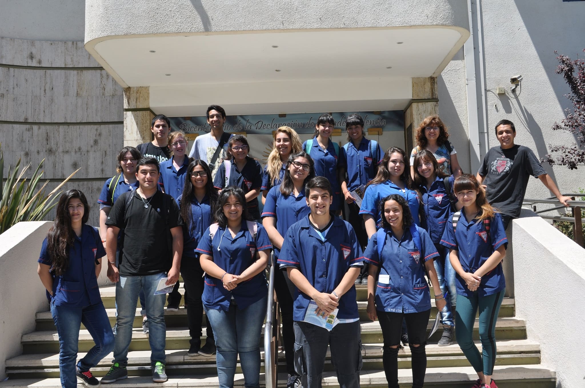 Alumnos y docentes del colegio Provincial Barrio Parque Rivadavia Norte presente en el Poder Legislativo.