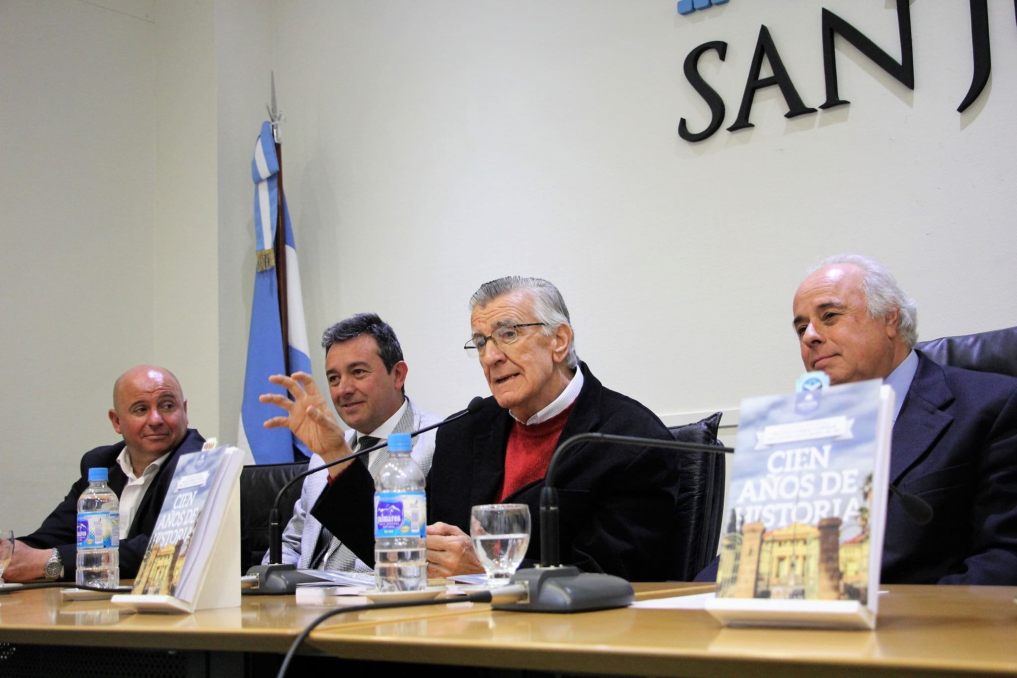 Presentación del libro "A 100 años de Historia. Escuela Normal Superior Fray Justo Santa María de Oro". 