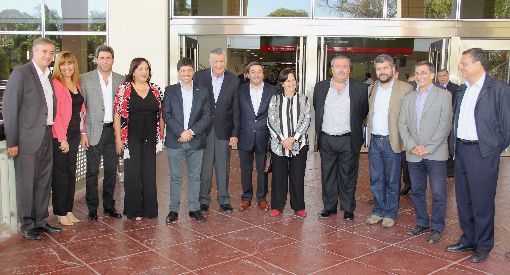 Autoridades provinciales y chilenas se dieron cita en el Centro Cívico de San Juan.