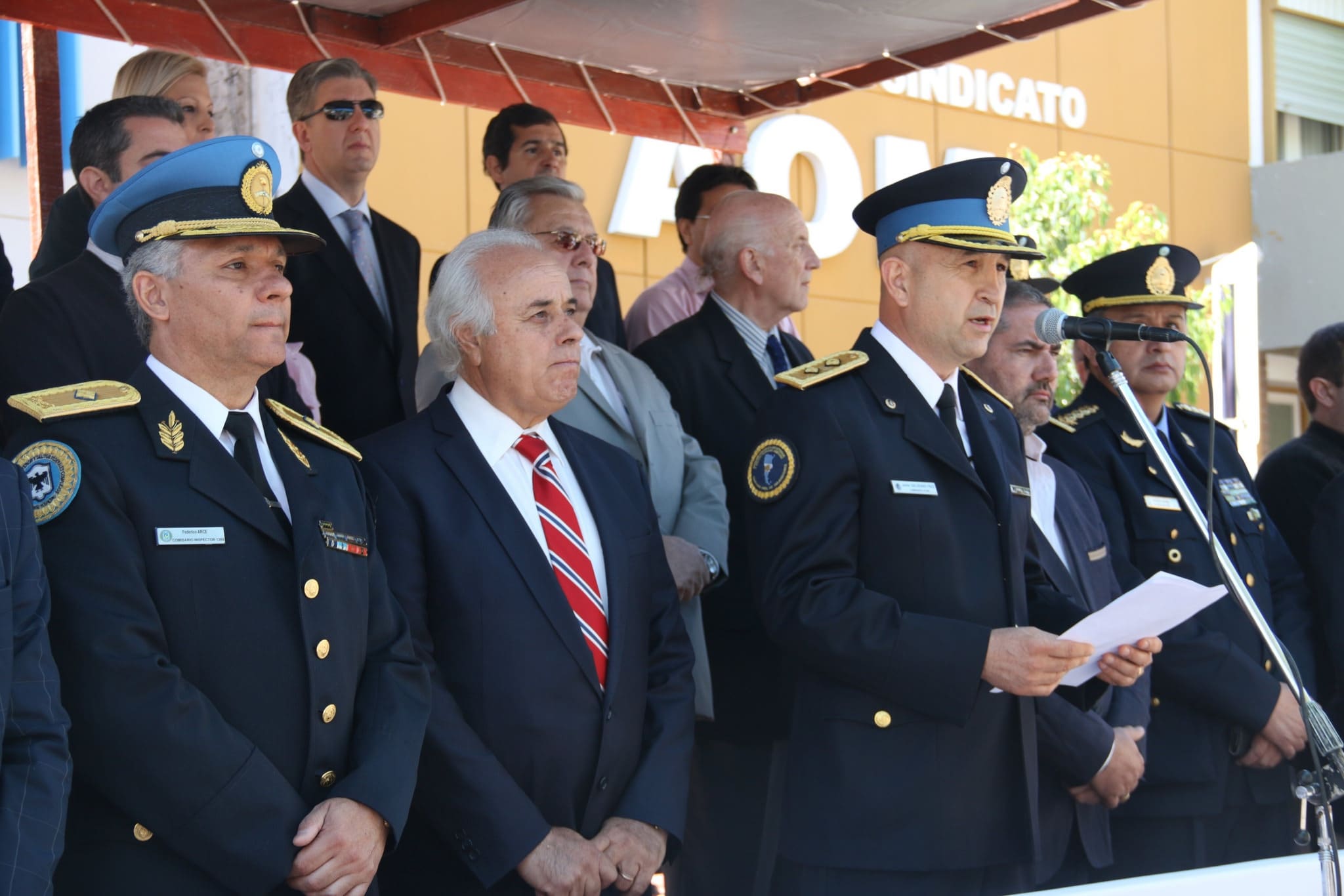 El vicegobernador Marcelo Lima en la ceremonia de la Semana de la Policía Federal Argentina. 