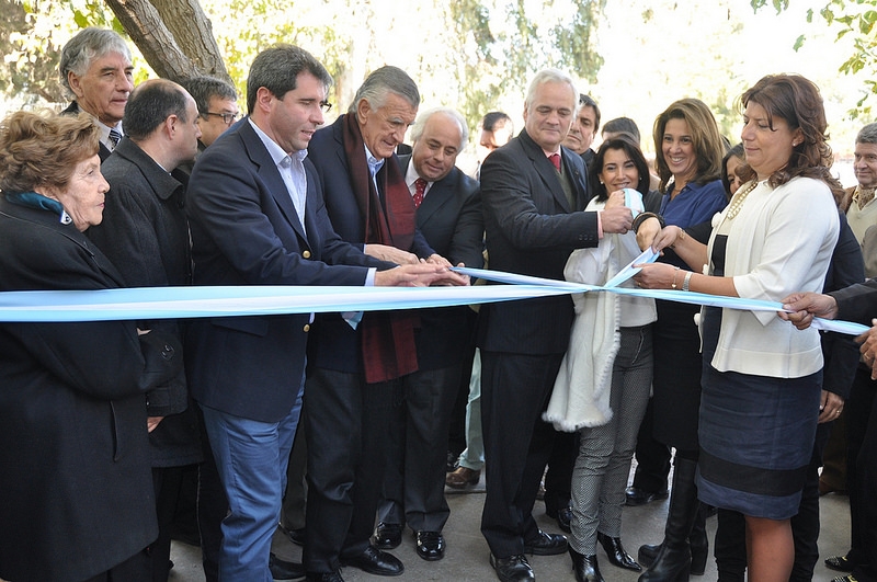 El vicegobernador Sergio Uñac junto con el gobernador José Luis Gioja, dejaron inaugurada la Casa SAHNI. 