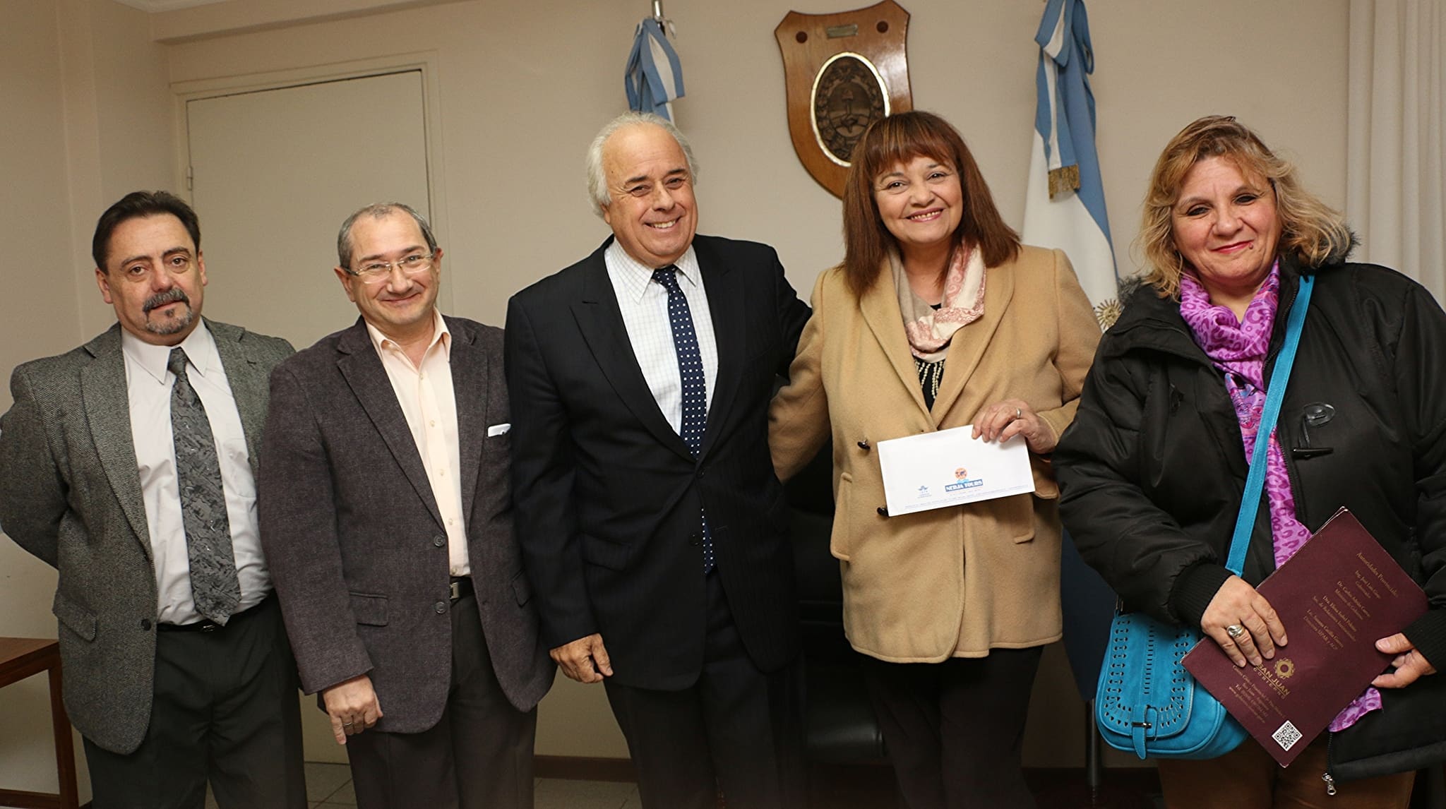 El vicegobernador Marcelo Lima hizo entrega de pasajes para la participación en la Feria Nacional del Libro a representantes de la Asociación de Bibliotecarios de la provincia. 