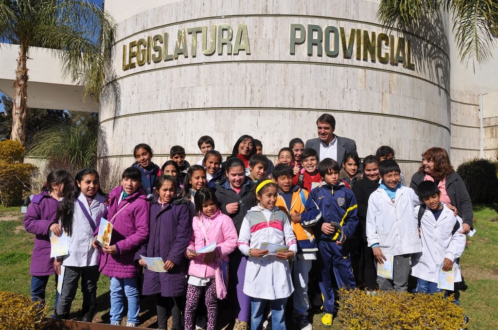 Los estudiantes de Santa Lucía fueron recibidos por el diputado Javier Ruiz Álvarez