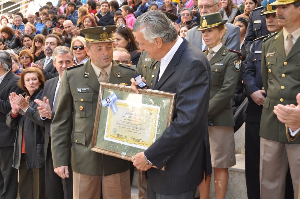 El gobernador José Luis Gioja recibió el reconocimiento de parte del comandante Ocampo.