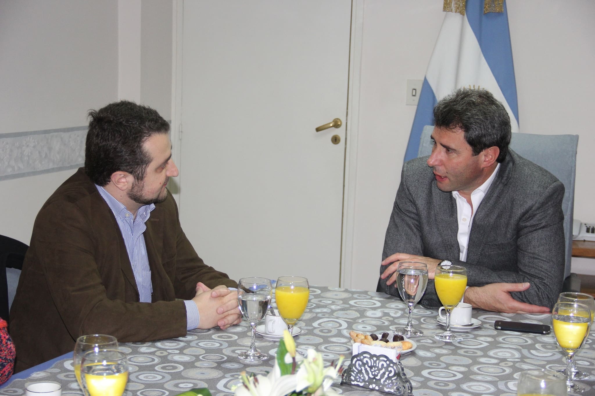 El Dr. Sergio Uñac junto al embajador de Georgia en Argentina.
