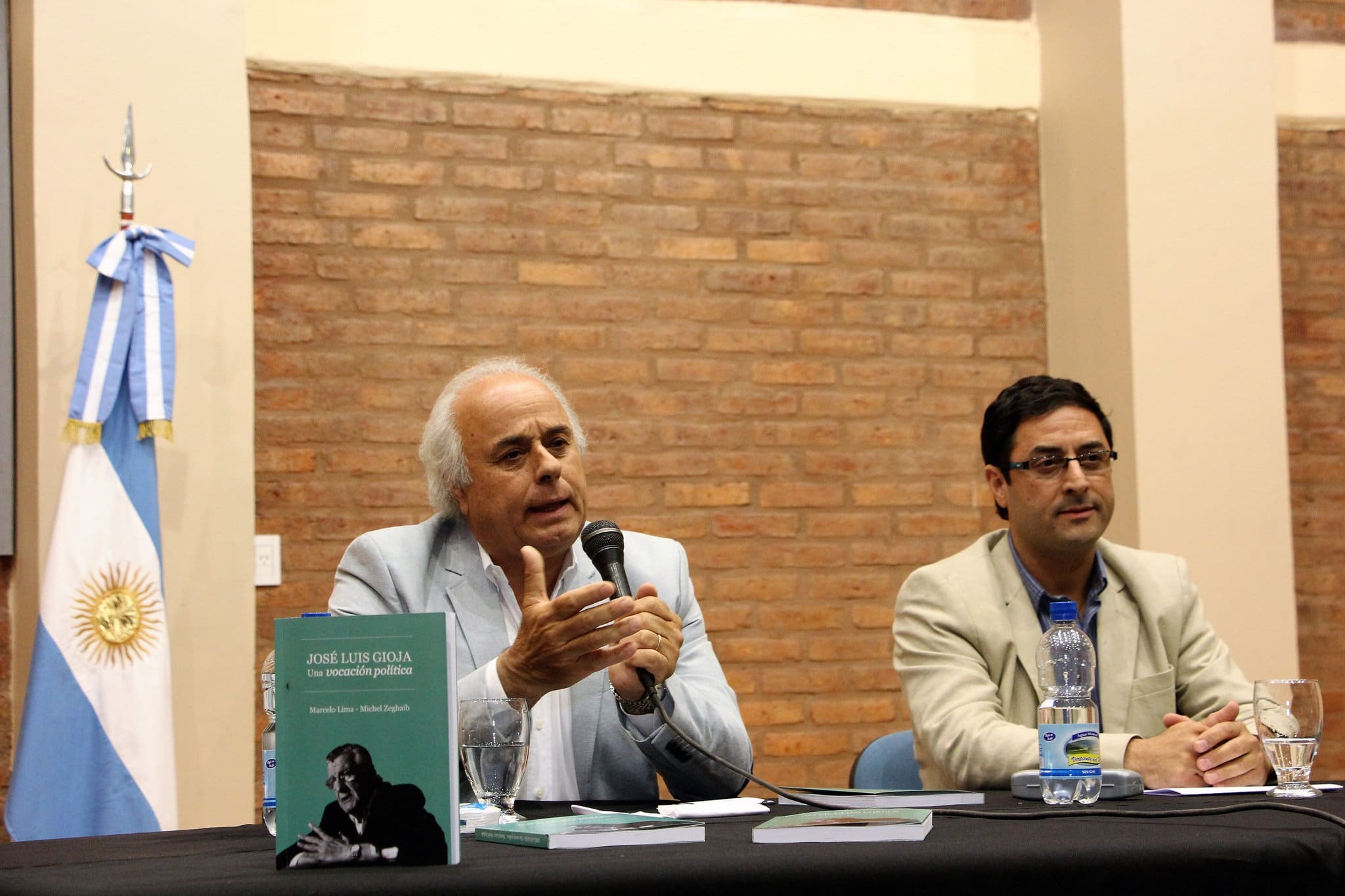 El vicegobernador en la presentación de su libro “José Luis Gioja, una vocación política".  