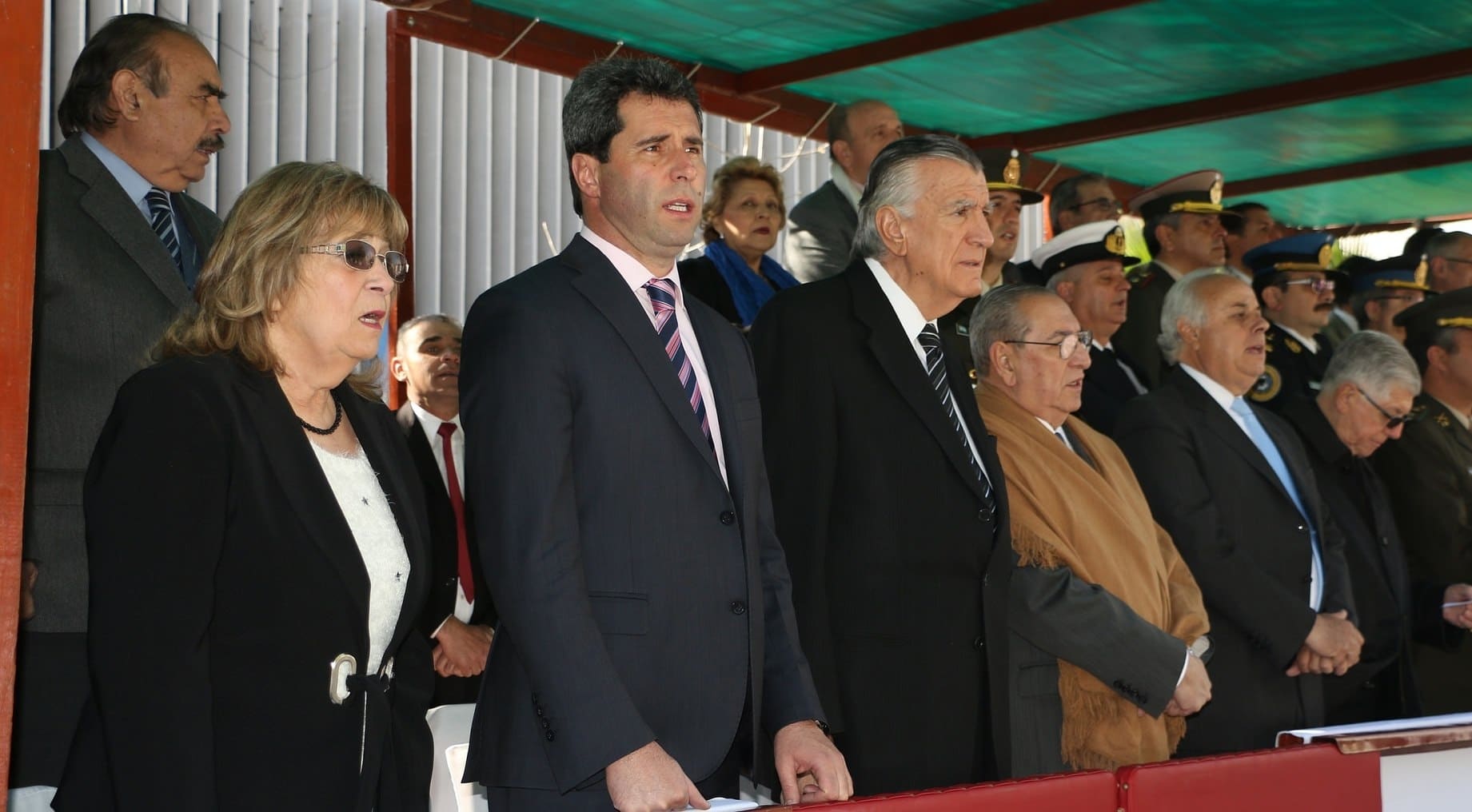 El vicegobernador Sergio Uñac junto al gobernador José Luis Gioja en el homenaje al Maestro de América. 