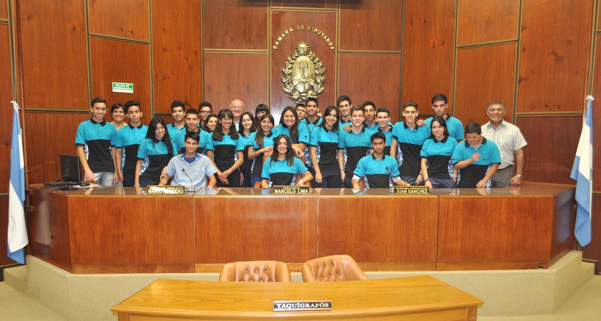 Alumnos y docentes del colegio Nuestra Señora de Andacollo en la Cámara de Diputados. 