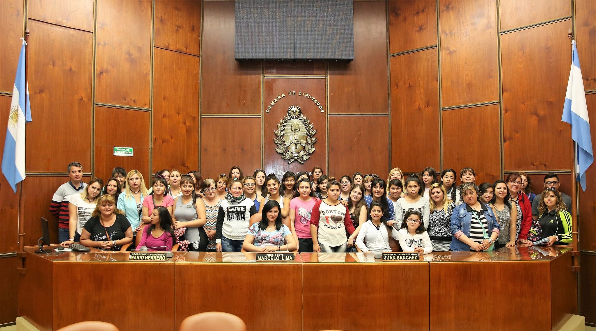 Alumnos y docentes de la escuela de Capacitación Laboral "Niñas de Ayuhuma" visitó la Cámara de Diputados. 