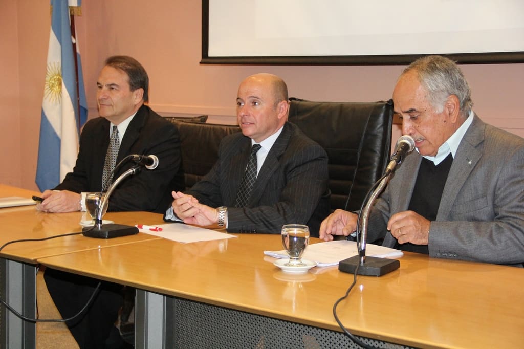 El Ing. Rivera Prudencio expuso en la Legislatura Provincial precidido por los diputados provinciales José Amadeo Soria y Pablo García Nieto.