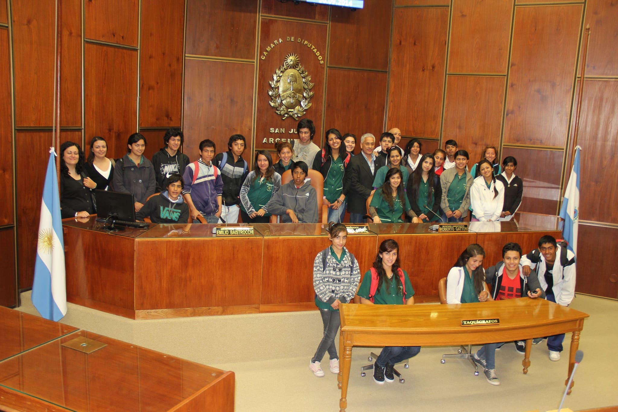 Alumnos de la Escuela Tomas Espora, de 25 de Mayo recorrieron la Legislatura provincial.