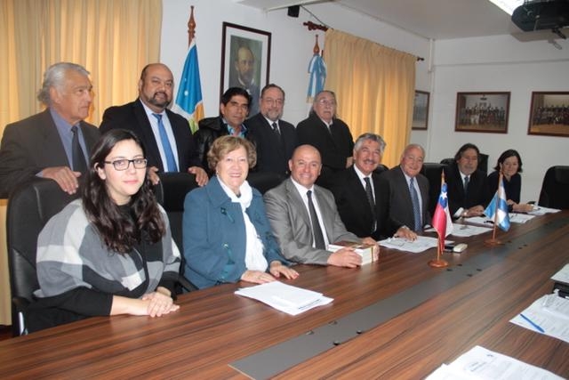 El diputado Pablo García Nieto reunido con consejeros regionales de Coquimbo en Chile. 