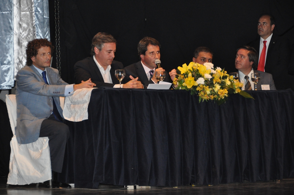 Dr. Sergio Uñac presidiendo la inauguración de la Primera Jornada Provincial 2013: "Por un trabajo mejor y más seguro". 