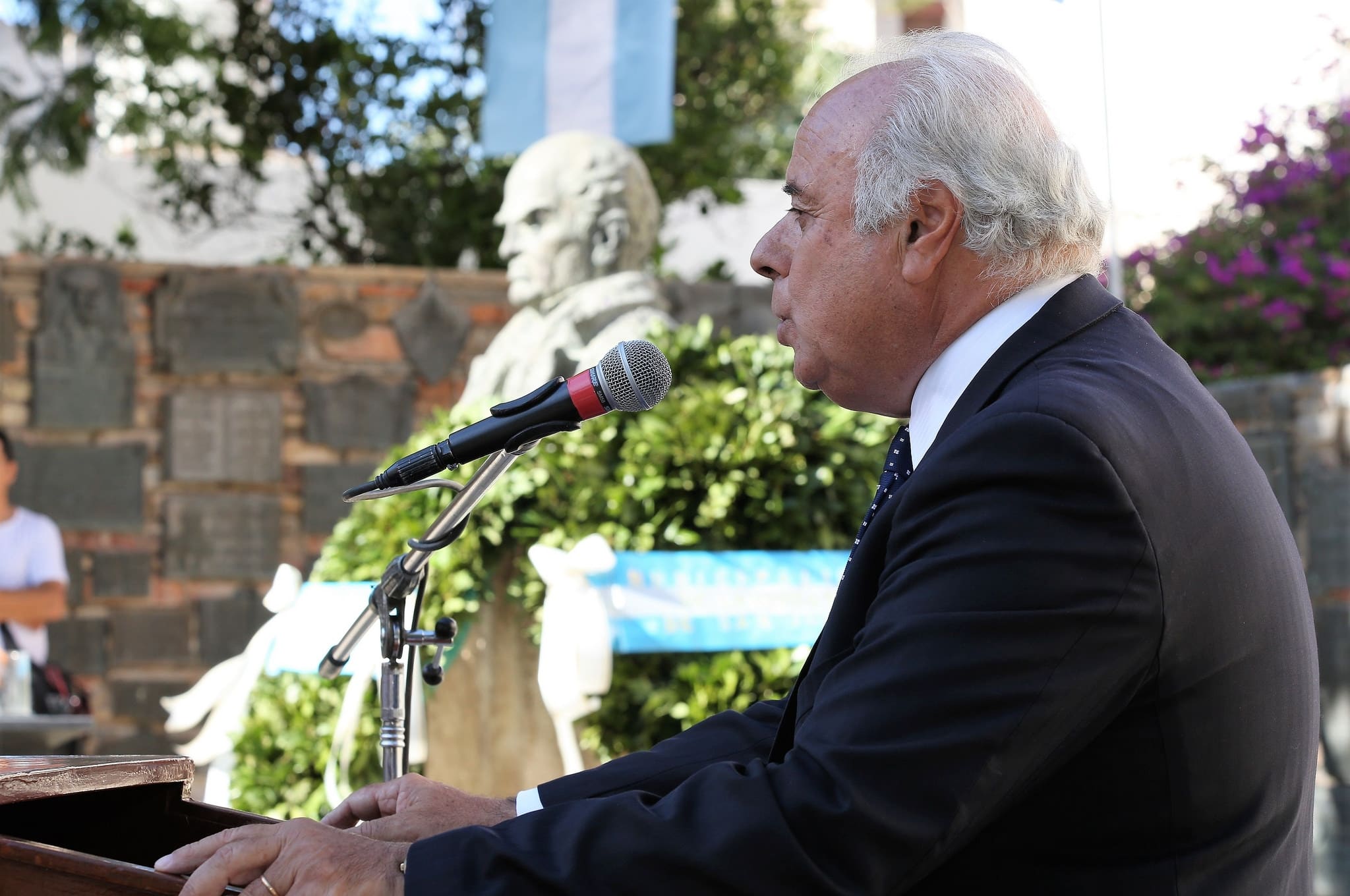 El vicegobernador Marcelo Lima en el acto por el 207º aniversario por el natalicio de Sarmiento. 