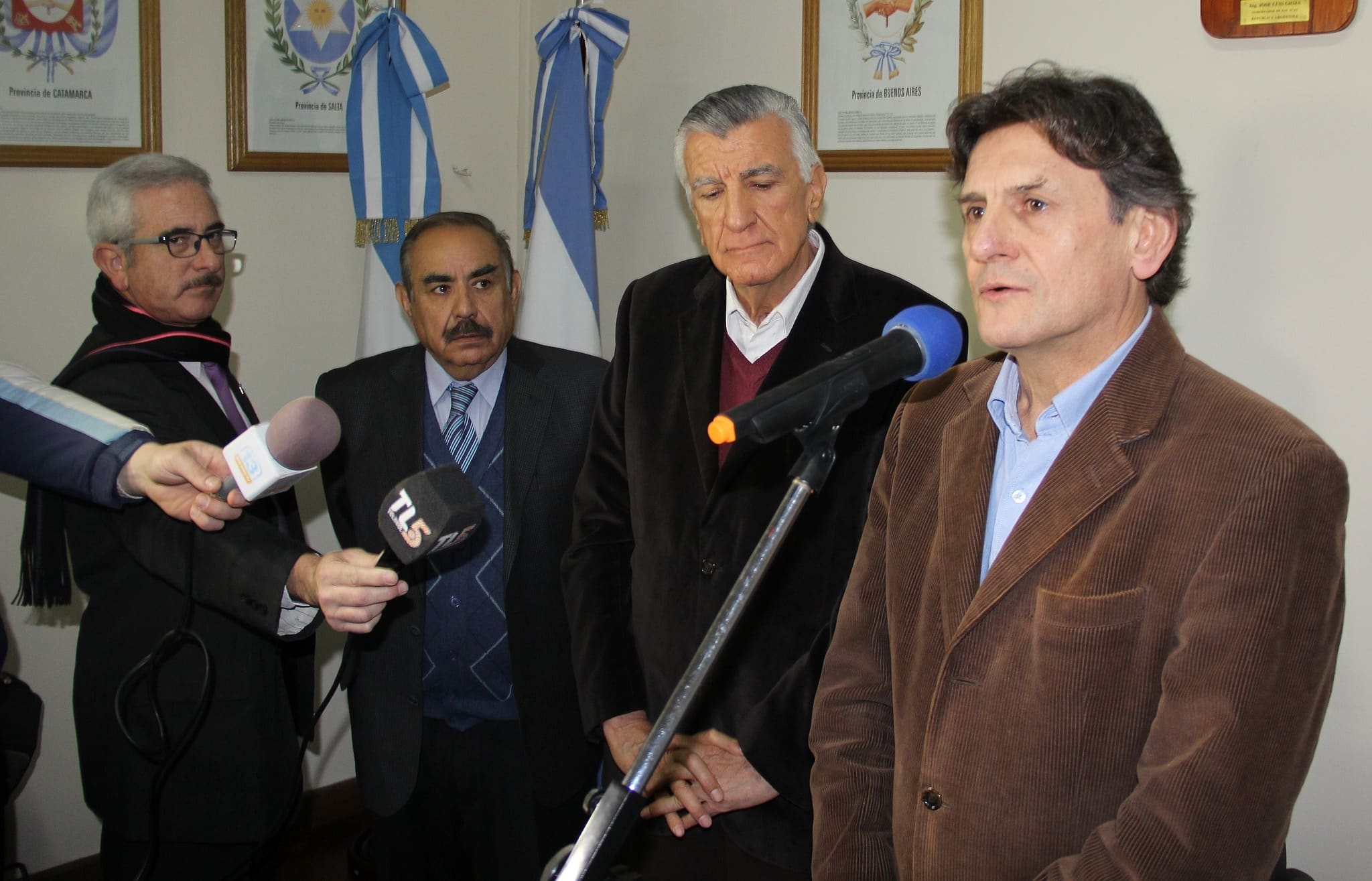 El vicepresidente Primero de la Cámara de Diputados, Pedro Mallea, junto al gobernador y el nuevo presidente del CoPESJ.
