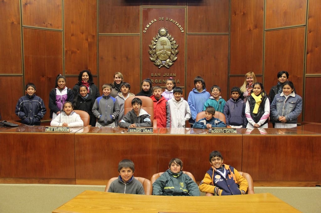 Estudiantes de la escuela “Paso de Valle Hermoso” de Chimbas presentes en la Legislatura Provincial. 