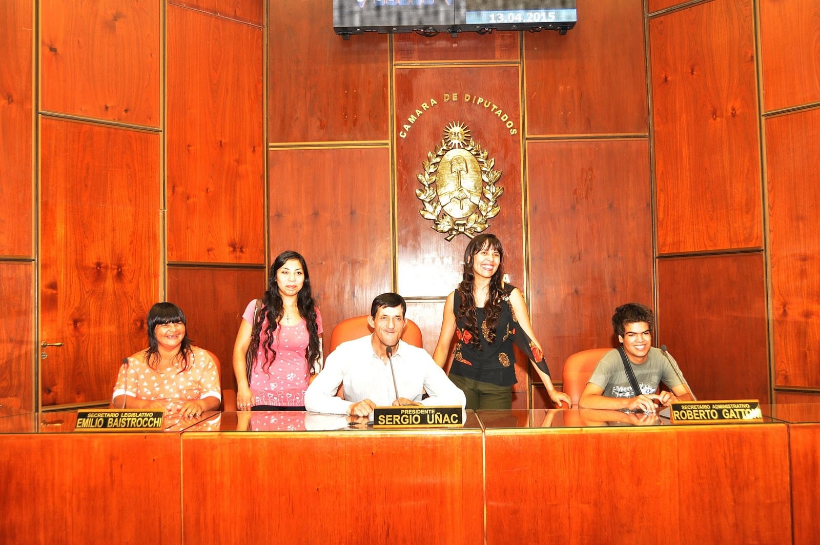Miembros del Taller de Educación Especial del CIC de Médano de Oro presentes en la Legislatura. 